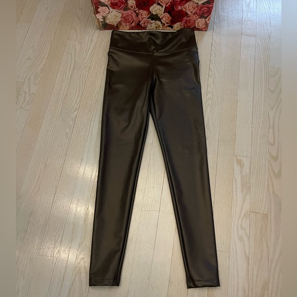 ❤️AMERICAN EAGLE FAUX LEATHER LEGGINGS❤️ - Picture 1 of 6